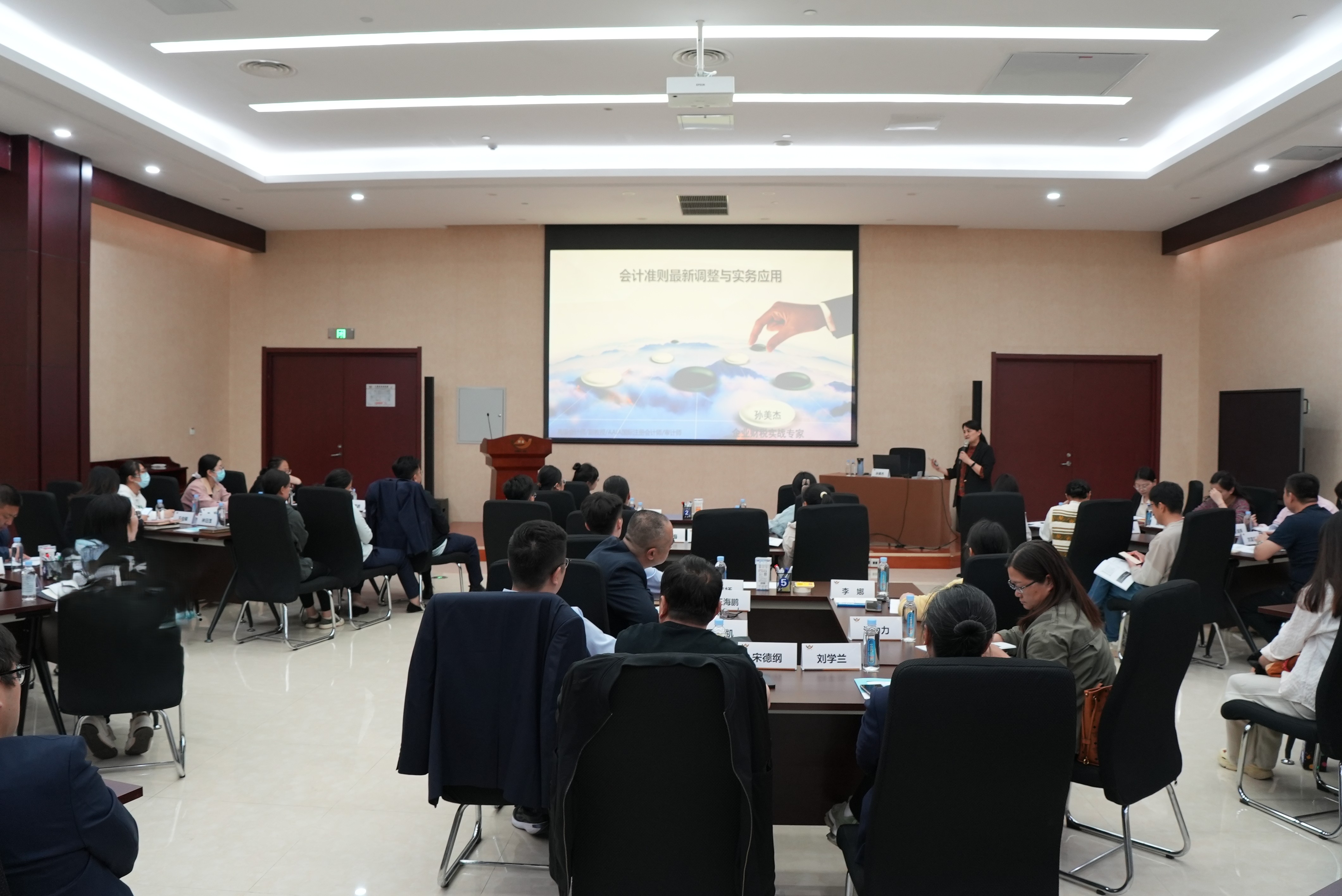 1747354493727010585.jpg 財(cái)務(wù)1.jpg