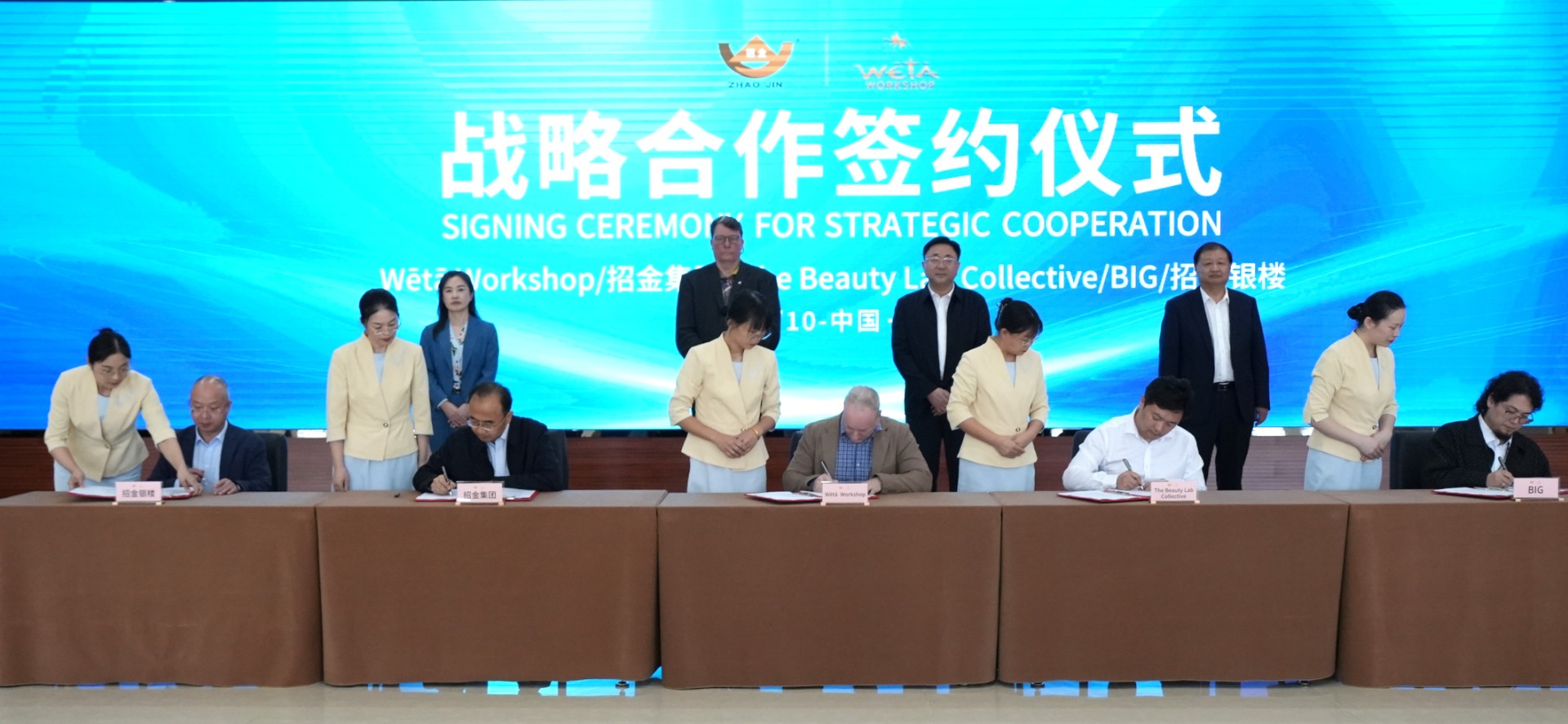 1760864429812086781.jpg 簽約4.jpg